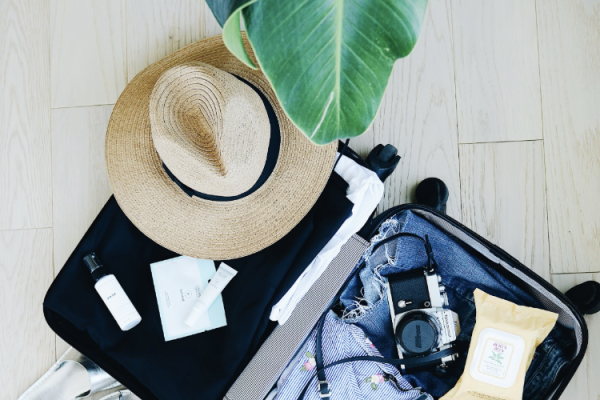 luggage-summer-travel-UET-1 #image_title